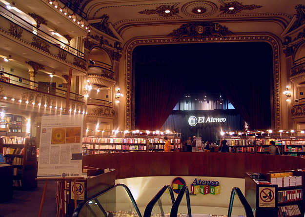 Buchhandlung im Theater